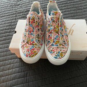NWB "Blowfish" Malibu, Canvas Shoes Vegan Colorful Pink Flowers Design Size 7